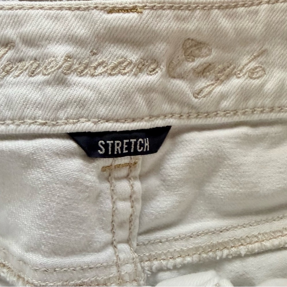 American Eagle White Stretch Distressed Jean Shorts Size 4 - Picture 3 of 4